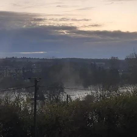 Detente Au Bord De La Riviere *