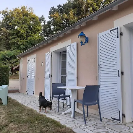 Detente Au Bord De La Riviere * Bonnes (Vienne)